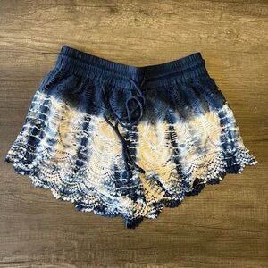 Cute lace shorts small